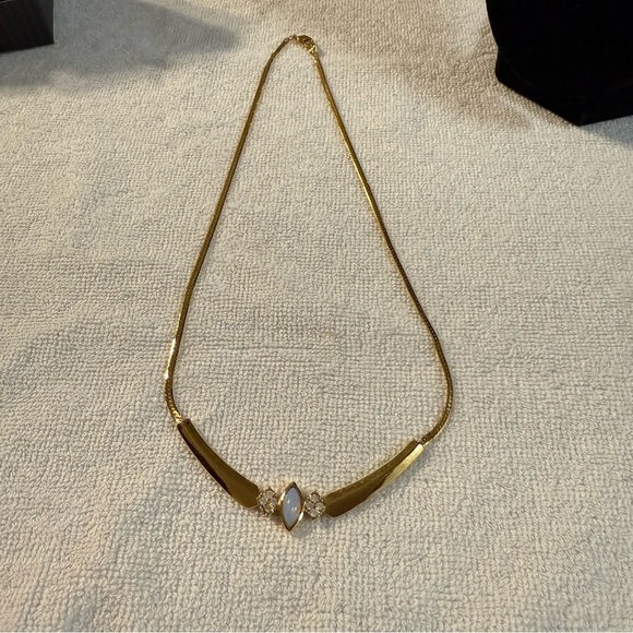 Avon “Opalesque Splendor” Goldtone Necklace size large NIB vintage - Picture 5 of 7